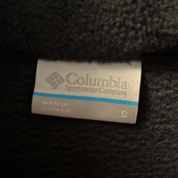 Woman’s Columbia fleece coat - Picture 3 of 3